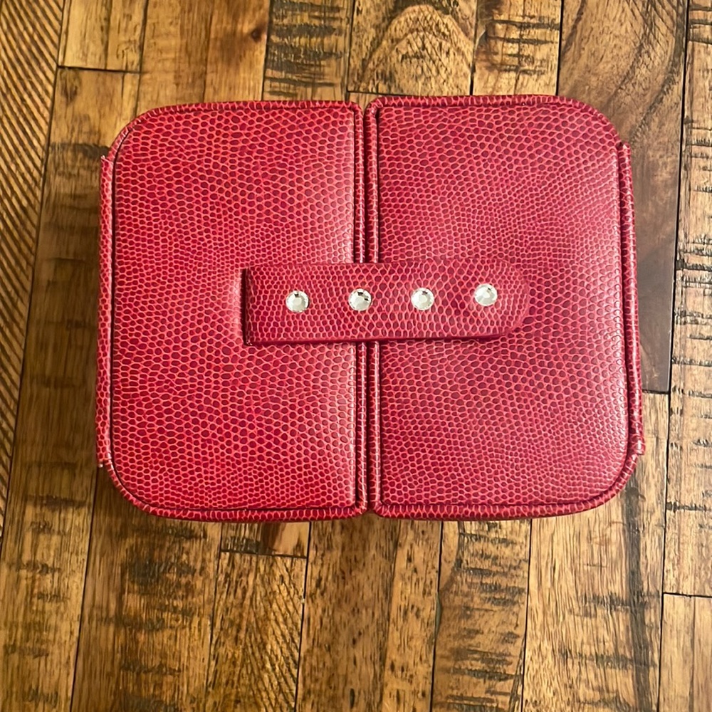 Precious Jewelry faux Red Leather snap Jewelry Case